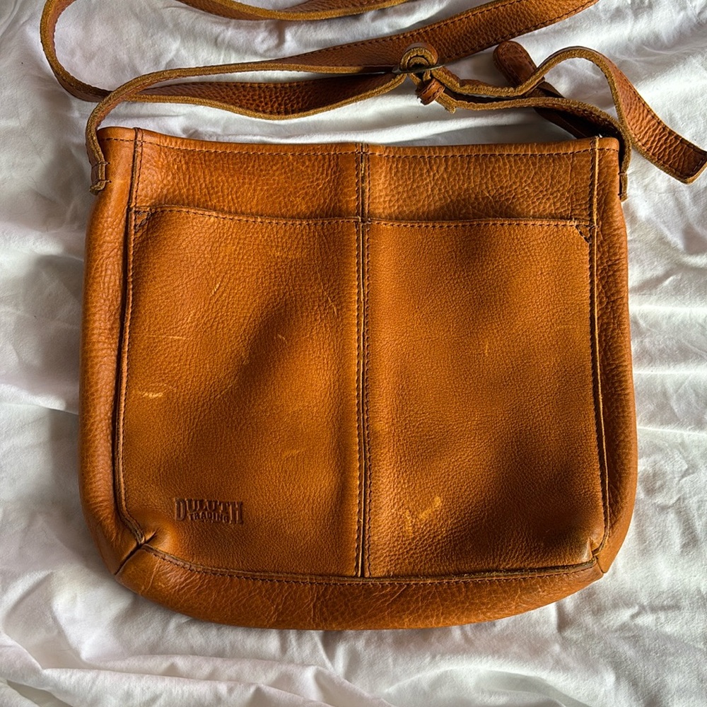 Ladies Duluth Trading Company Lifetime Leather Crossbody